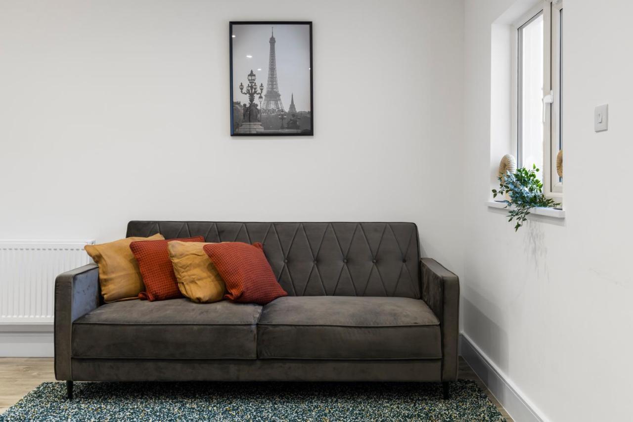 Star London Vivian Avenue 2-Bed Haven Apartment The Hyde Exterior photo